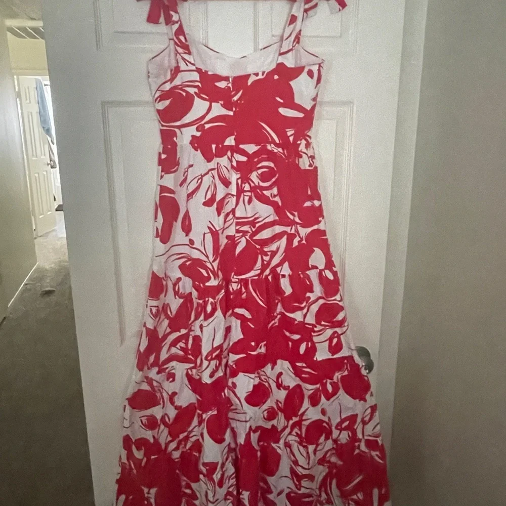 ❤️ Floral Red and White Dress ❤️ - Picture 4 of 7
